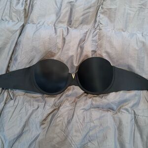 Strapless Victoria secret push up bra.
